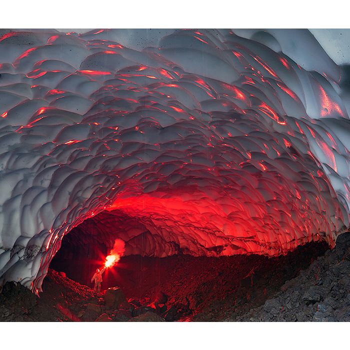  Ice Cave Near The Mutnovsky Volcano, Russia, parece coisa de outro mundo 