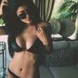  Kylie Jenner ganha elogios ao publicar foto sensual e de biqu&iacute;ni no Instagram 