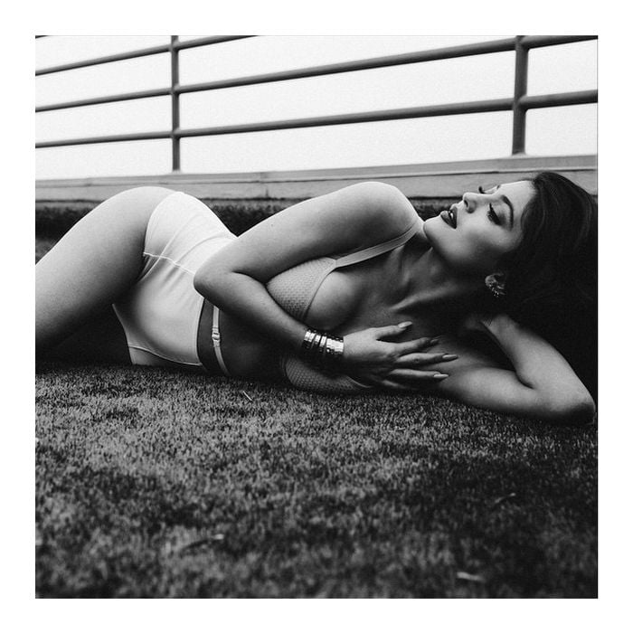  Kylie Jenner posta foto de ensaio sensual no Instagram e mostra o shape em dia 
