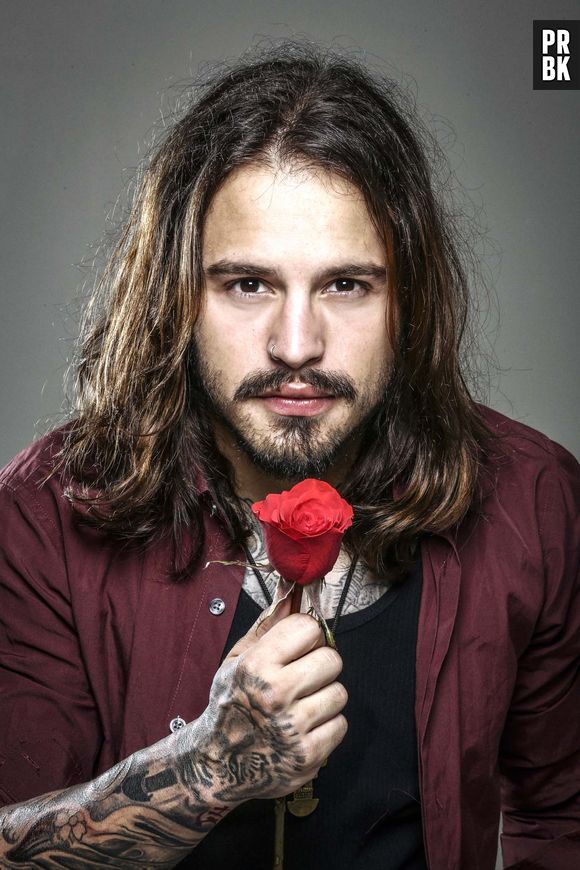 Kim Lírio, do "The Voice Brasil", lança primeiro EP solo e clipe do hit "Viver Por Viver"