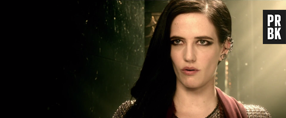 Eva Green é Artemisia, aliada de Xerxes (Rodrigo Santoro) em "300 - A Ascensão do Império"