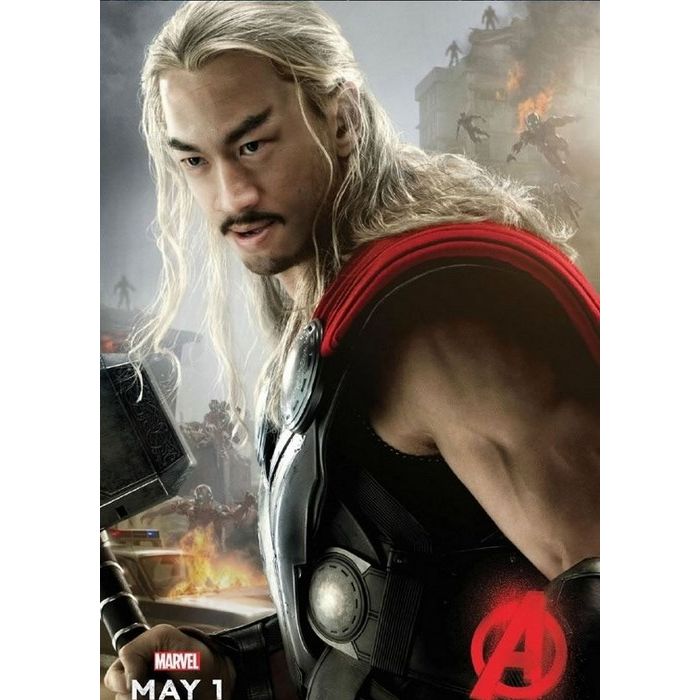  O Thor, de &quot;Os Vingadores&quot;, em vers&amp;atilde;o chinesa ficou bem diferente do ator&amp;nbsp;Chris Hemsworth 