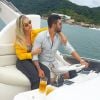 Gusttavo Lima e Andressa Suita no melhor estilo ostentação durante férias no Guarujá, em São Paulo