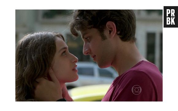 Rafael (Chay Suede) vai defender Laís (Luisa Arraes) em "Babilônia"
