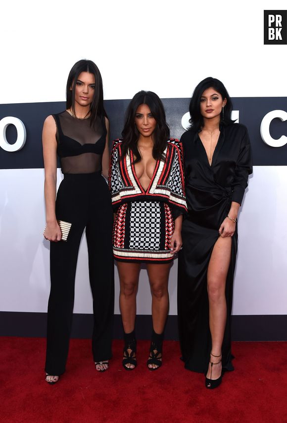 Após aparição de Caitlyn Jenner, as filhas Kim Kardashian, Kendall e Kylie Jenner demonstram apoio nas redes sociais