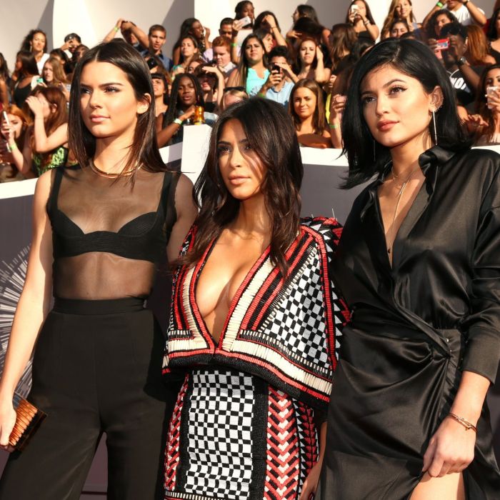  Enteada e filhas de Bruce Jenner, as musas Kim Kardashian, Kendall e Kylie Jenner apoiam apari&amp;ccedil;&amp;atilde;o do ex-esportista como mulher na Vanity Fair 