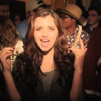 Rebecca Black ataca novamente com nova música "Saturday"