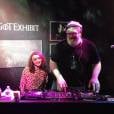  Maisie Williams(Arya Stark) e Kristian Nairn (Hodor) atacando de DJ fora dos sets de "Game of Thrones" 