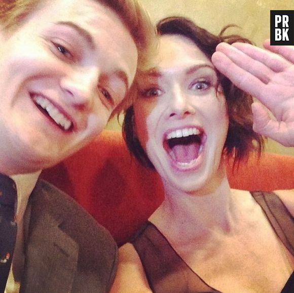Jack Gleeson (Joffrey Baratheon) e Lena Headey (Cersei Lannister) sendo simpáticos e divertidos. Bem diferente dos personagens de "Game of Thrones"