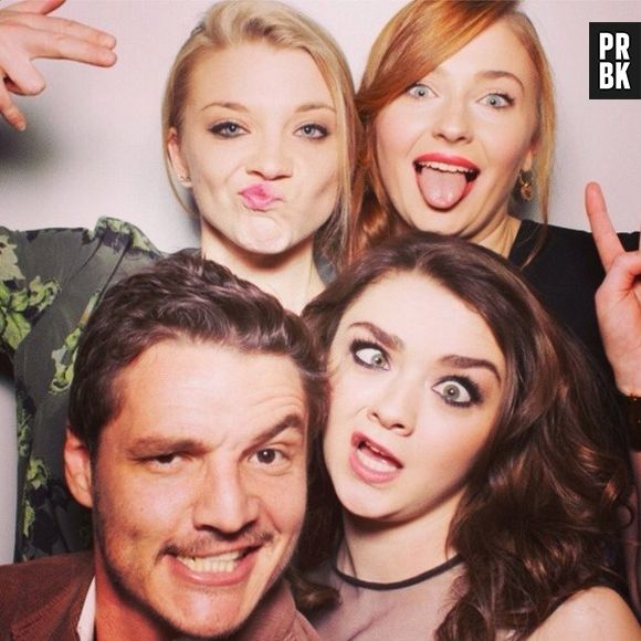 Sansa (Sophie Turner), Margaery (Natalie Dormer), Arya (Maisie Williams) e Oberyn (Pedro Pascal) ficam só na zoeira quando não estão gravando em "Game of Thrones"