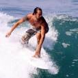 O marido de Thaila Ayala, Paulinho Vilhena também é um amante do surfe
