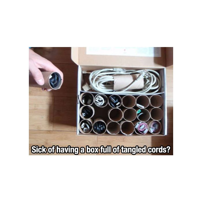Você pode separar vários rolos de papel higiênico e usá-los para separar os cabos perdidos pela sua casa