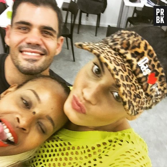 Juliano Cazarré, Letícia Lima e Roberta Rodrigues se divertem nas gravações de "A Regra do Jogo"