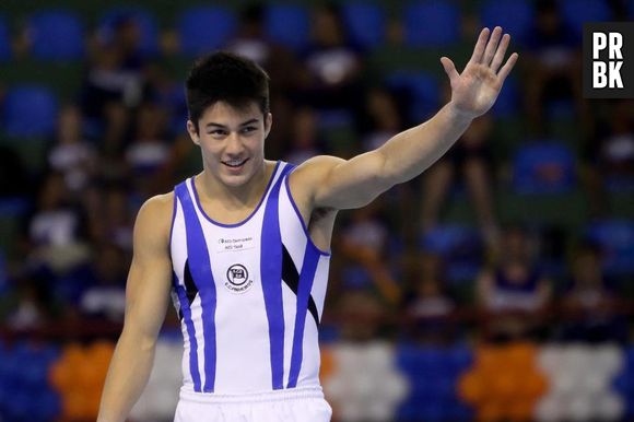 Arthur Nory tem 21 anos e se destaca no solo, salto, barra fixa, paralelas, argolas e cavalo com alças