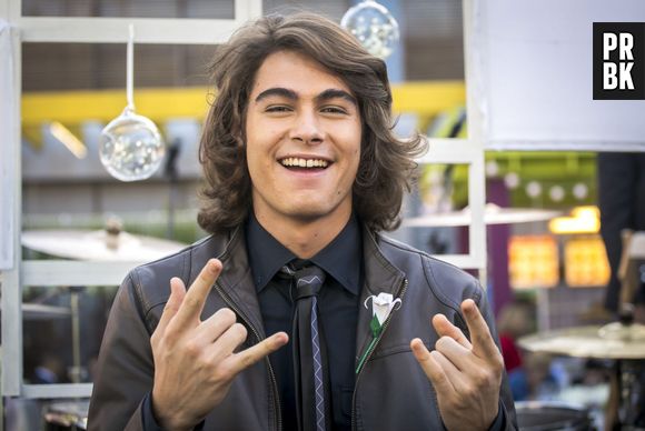 Rafael Vitti, intérprete de Pedro em "Malhação", posta foto praticando slackline no Instagram