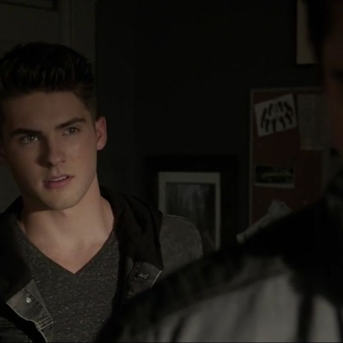 Theo (Cody Christian) quer o lugar de Scott (Tyler Posey) como alfa em &quot;Teen Wolf&quot;