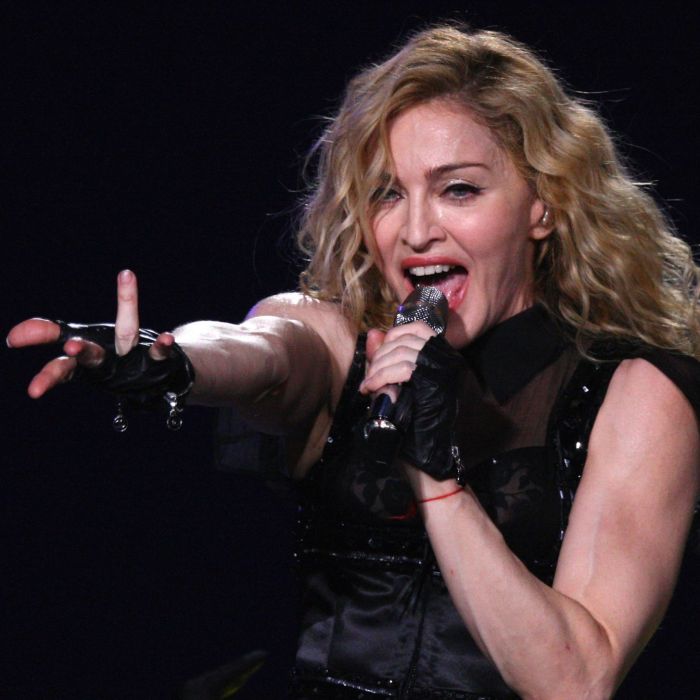  Muitos anos de carreiras e muitas quedas. Mas a &amp;uacute;ltima de Madonna foi durante o BRIT Awars desse ano 