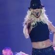  Britney Spears torceu o tornozelo durante um dos seus shows em Las Vegas e precisou ficar um tempo de cama 