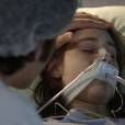  La&iacute;s (Luisa Arraes) sai de casa depois de acidente que a deixou em coma em "Babil&ocirc;nia" 