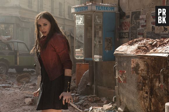 A Feiticeira Escarlate (Elizabeth Olsen), mais nova integrante do time dos Vingadores, também não deixa nada a desejar!