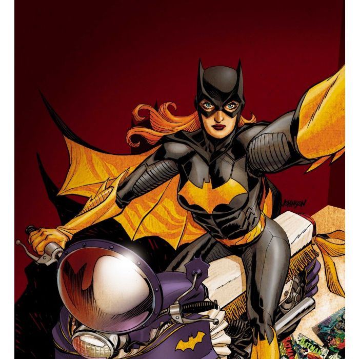 Batgirl antes de sair de casa para combater o crime