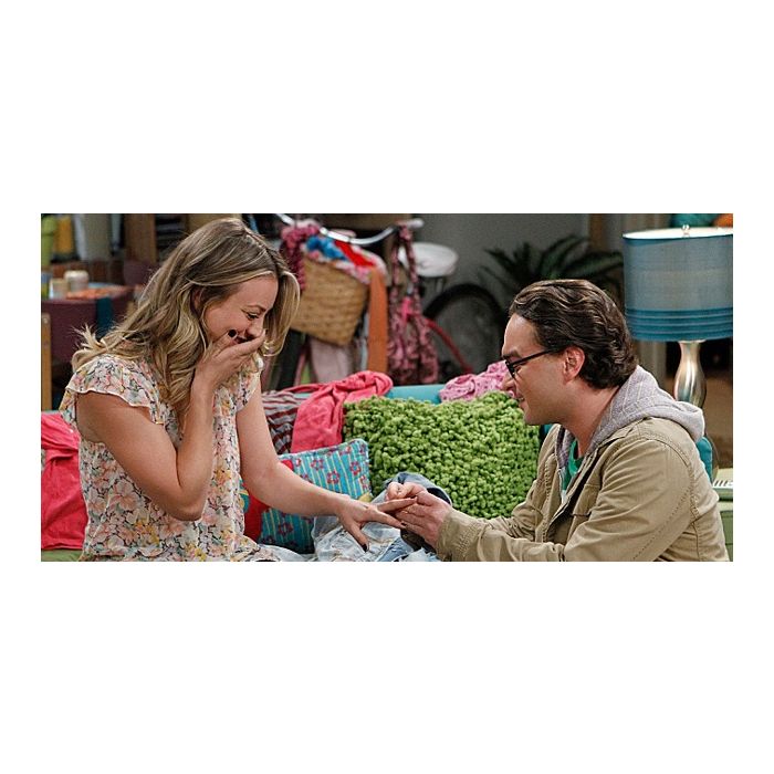  Em &quot;The Big Bang Theory&quot;: na 9ª temporada, Penny (Kaley Cuoco) e Leonard (Johnny Galecki) vão se casar! 