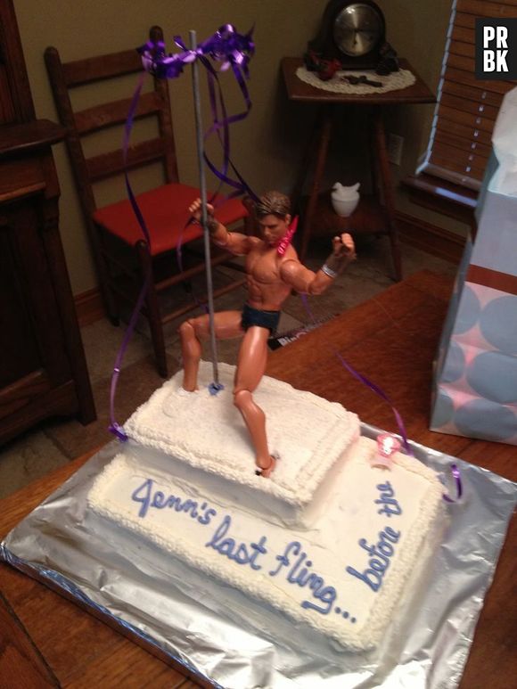 Max Steel deu uma de stripper nesse bolo de aniversário