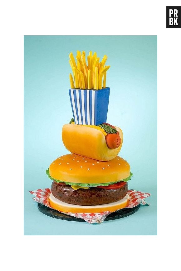 Esse bolo foi feito pra quem curte mesmo um bom e velho fast food