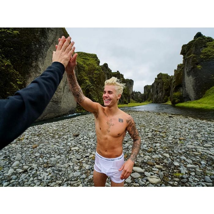 Justin Bieber chegou a enfrentar o frio da Islândia só de cueca e publicou a foto no Instagram