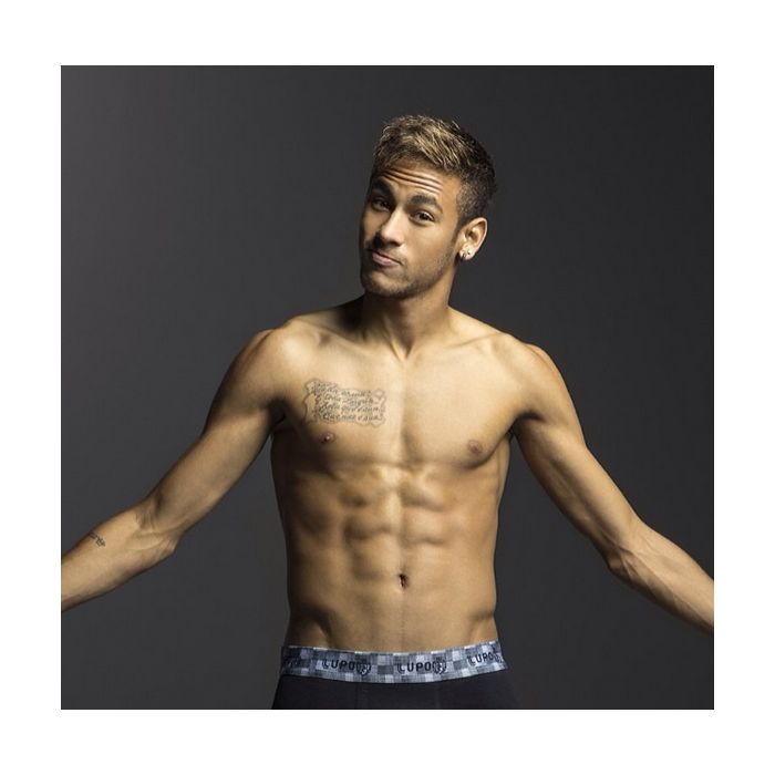 Neymar também é um dos galãs que já surgiu de cueca no Instagram