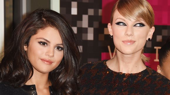 Selena Gomez comenta relação com Taylor Swift, em nova entrevista: "Me faz sentir poderosa"