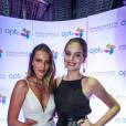 Após "Verdades Secretas", Camila Queiroz e Yasmin Brunet esbanjam sensualidade em evento