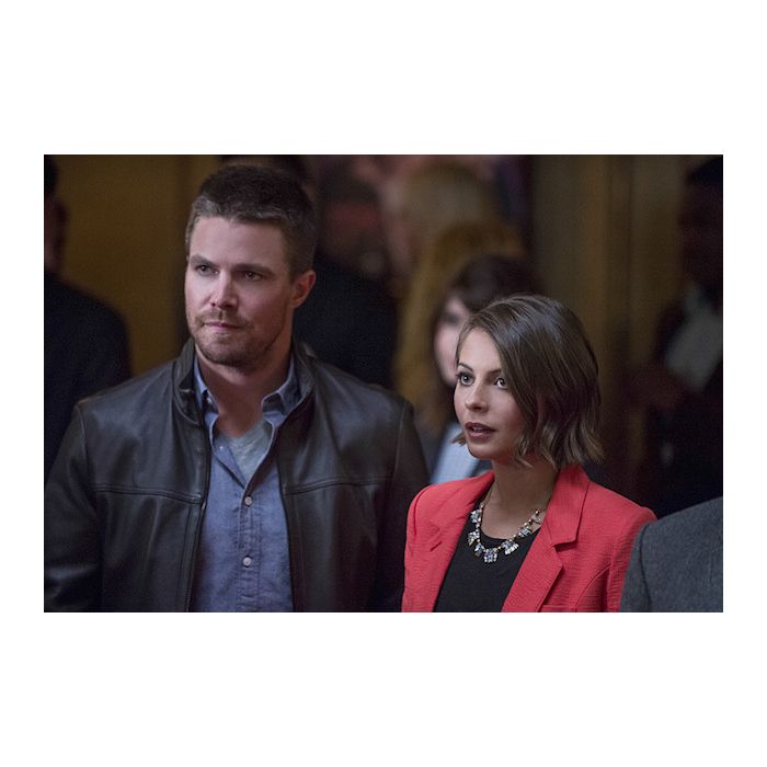 Oliver (Stephen Amell) e Thea (Willa Holland) terão que superar novos desafios em &quot;Arrow&quot;