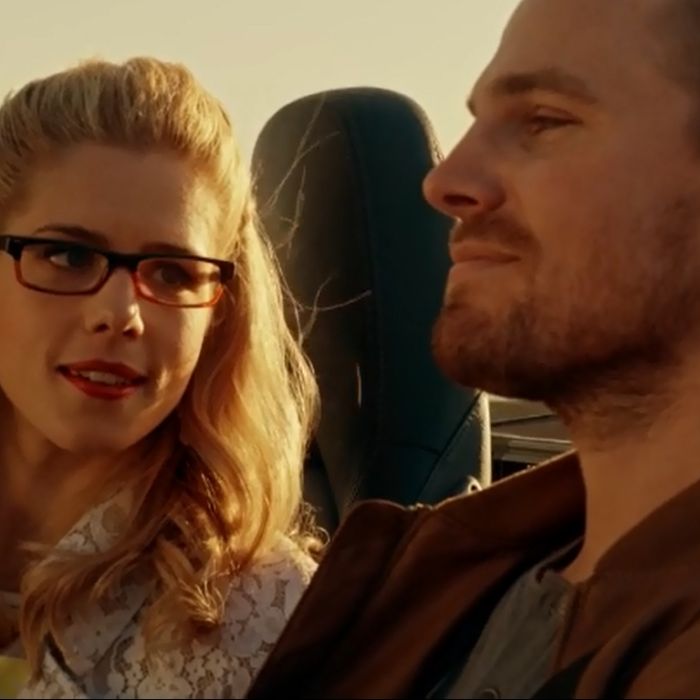 Em &quot;Arrow&quot;, Felicity (Emily Bett Rickards) vai dar apoia a Oliver (Stephen Amell)