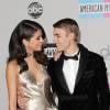 Justin Bieber conta que escreveu muitas músicas inspiradas em Selena Gomez