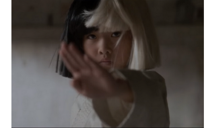 Sia Substitui Maddie Ziegler Por Nova Crianca Em Alive Primeiro Clipe Do Album This Is Acting Purebreak