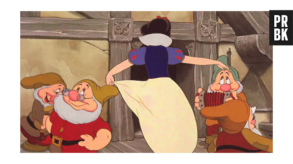 Sempre alegre e ensinando lições de vida, Branca de Neve seria uma excelente professora!