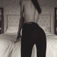 Kendall Jenner, por mais que não apareça, adora tirar fotos sensuais na cama!
