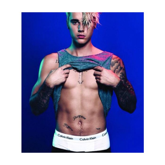 Justin Bieber usou o tanquinho sarado para anunciar as divulgações do CD &quot;Purpose&quot;