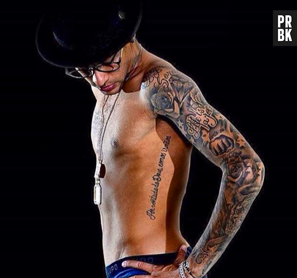 Neymar pagando de modelo? Quem aí ama quando o astro posa todo sexy?