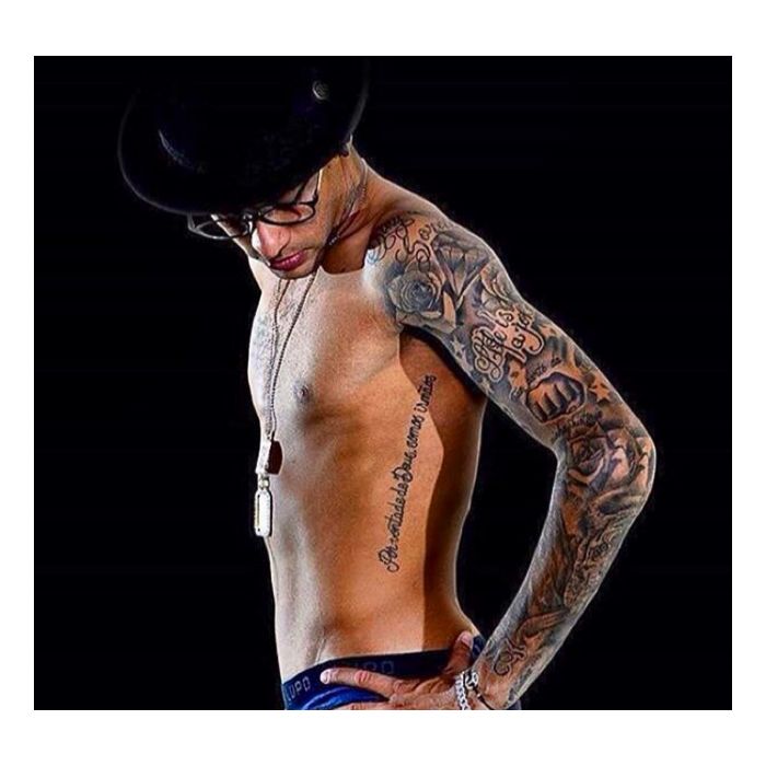 Neymar pagando de modelo? Quem aí ama quando o astro posa todo sexy?