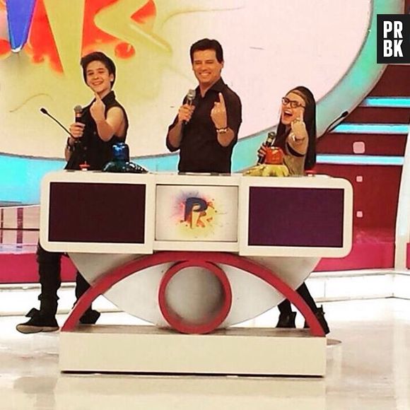 Larissa Manoela e João Guilherme Ávila não ficam longe um do outro! Que tal se divertindo no "Domingo Legal", do SBT