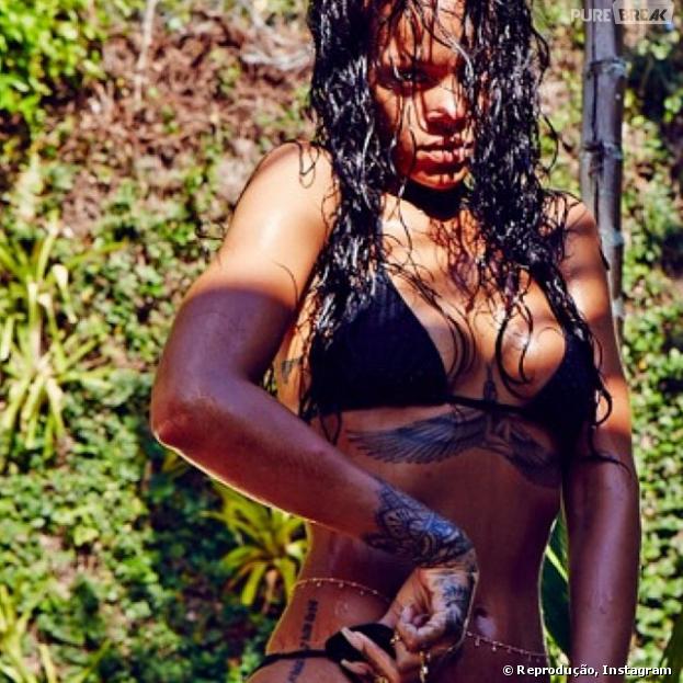 Rihanna posta foto no Instagram de biquíni e exibe boa parte de suas tatuagens, na manhã desta sexta-feira, 17 de janeiro de 2014