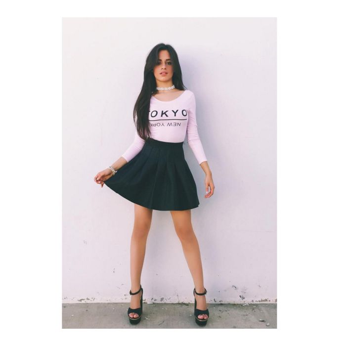 Camila Cabello, do Fifth Harmony, arrasa com fotos estilosas nas redes sociais