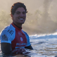 Gabriel Medina lança playlist para os fãs com direito a Emicida, Soja e Banda do Mar. Ouça agora!