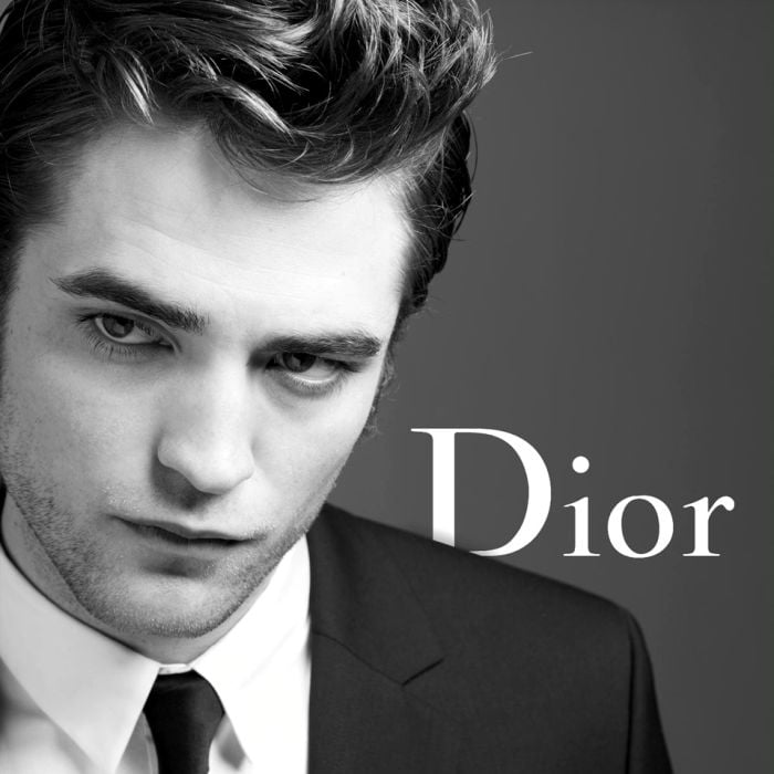 Fazendo carão e sensual, Robert Pattinson posou sensual para a Dior