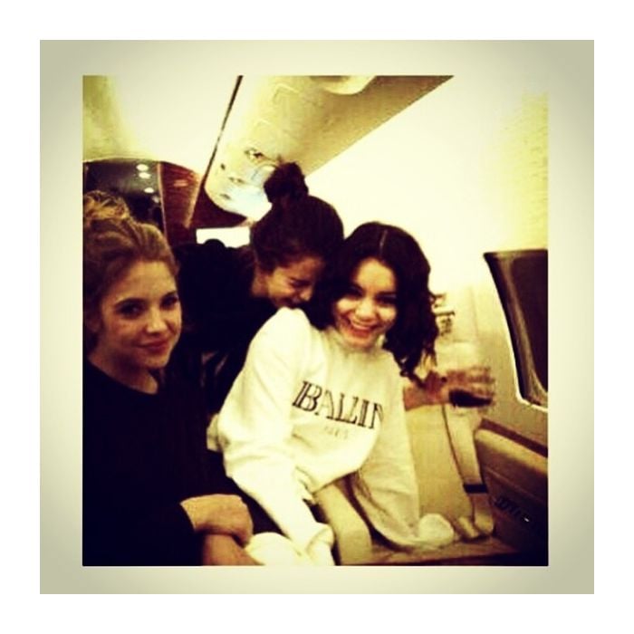 Selena Gomez diz que sente falta de Ashley Benson e Vanessa Hudgens, com quem estrelou &quot;Spring Breakers - Garotas Perigosas&quot;