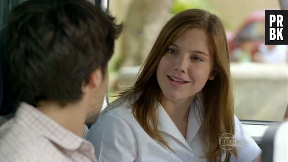 Shirley (Alice Wegmann) seduz Laerte (Guilherme Leicam) nas próximas cenas da novela "Em Família"