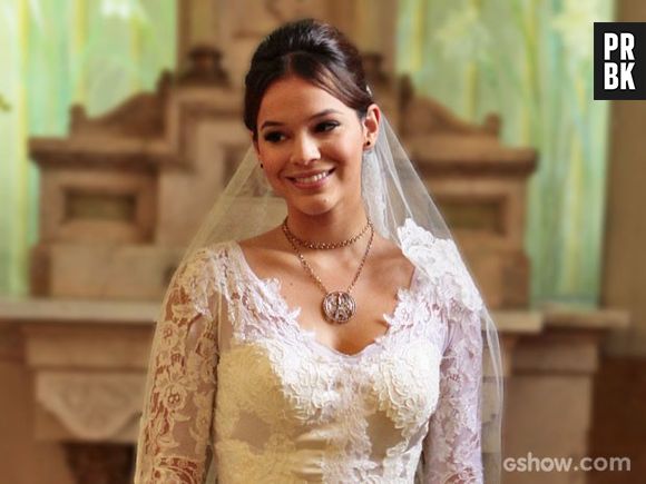 Na novela "Em Família", Helena (Bruna Marquezine) adiantou o casamento com Laerte (Guilherme Leicam) por causa da sua gravidez