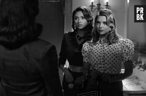 Hanna (Ashley Benson) e Emily (Shay Mitchell) enfrentarão inimigos em "Pretty Little Liars"